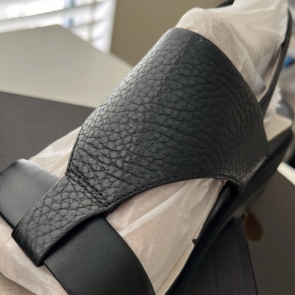 Vionic black sandals, brand new, never been worn. - Picture 6 of 8